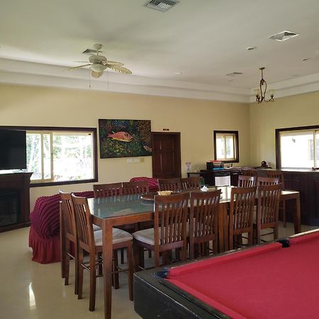 Seaside Chateau Resort Belize City Extérieur photo
