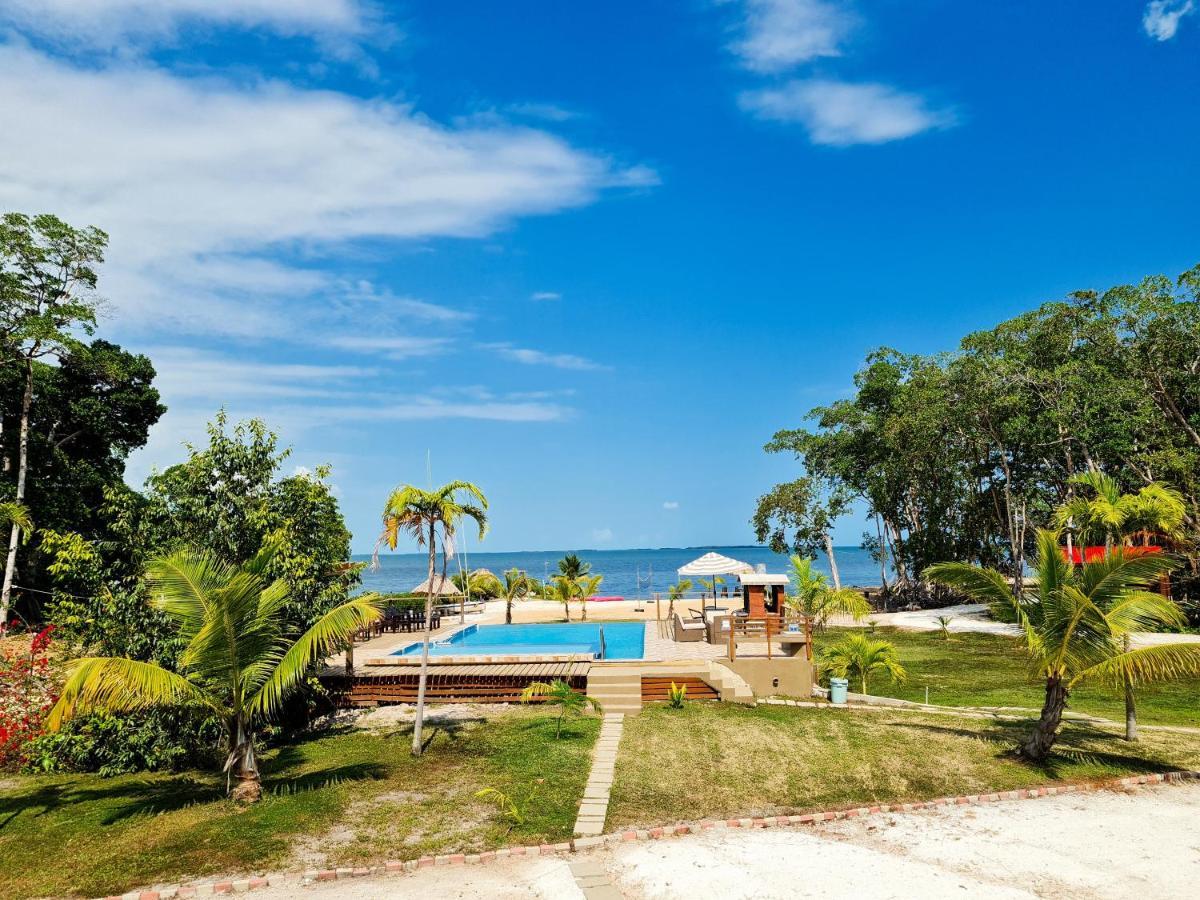 Seaside Chateau Resort Belize City Extérieur photo
