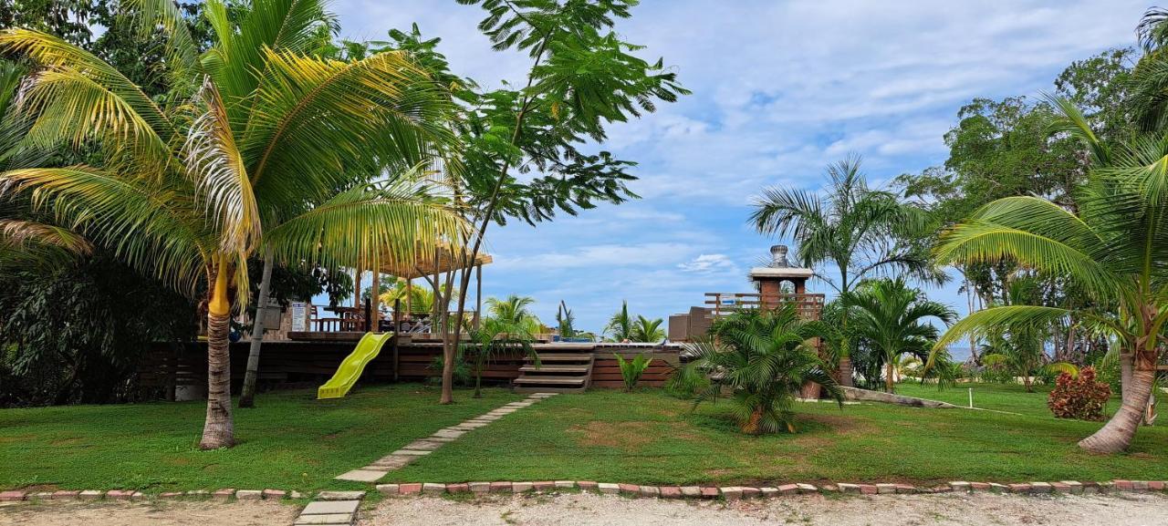 Seaside Chateau Resort Belize City Extérieur photo