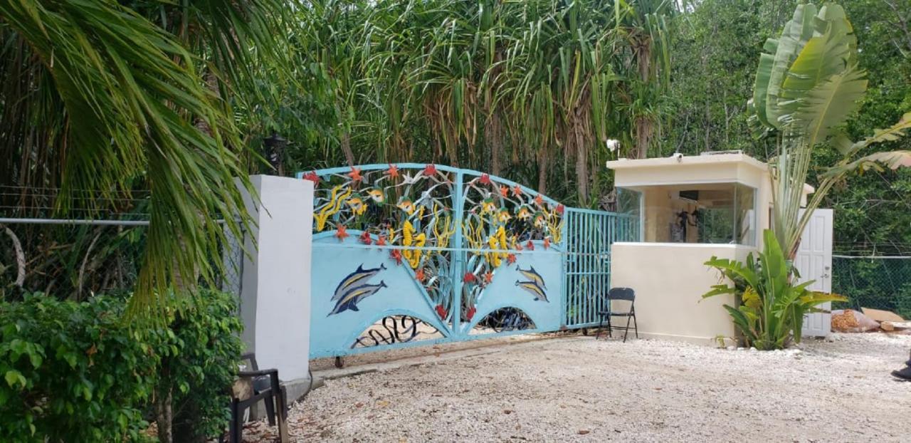 Seaside Chateau Resort Belize City Extérieur photo