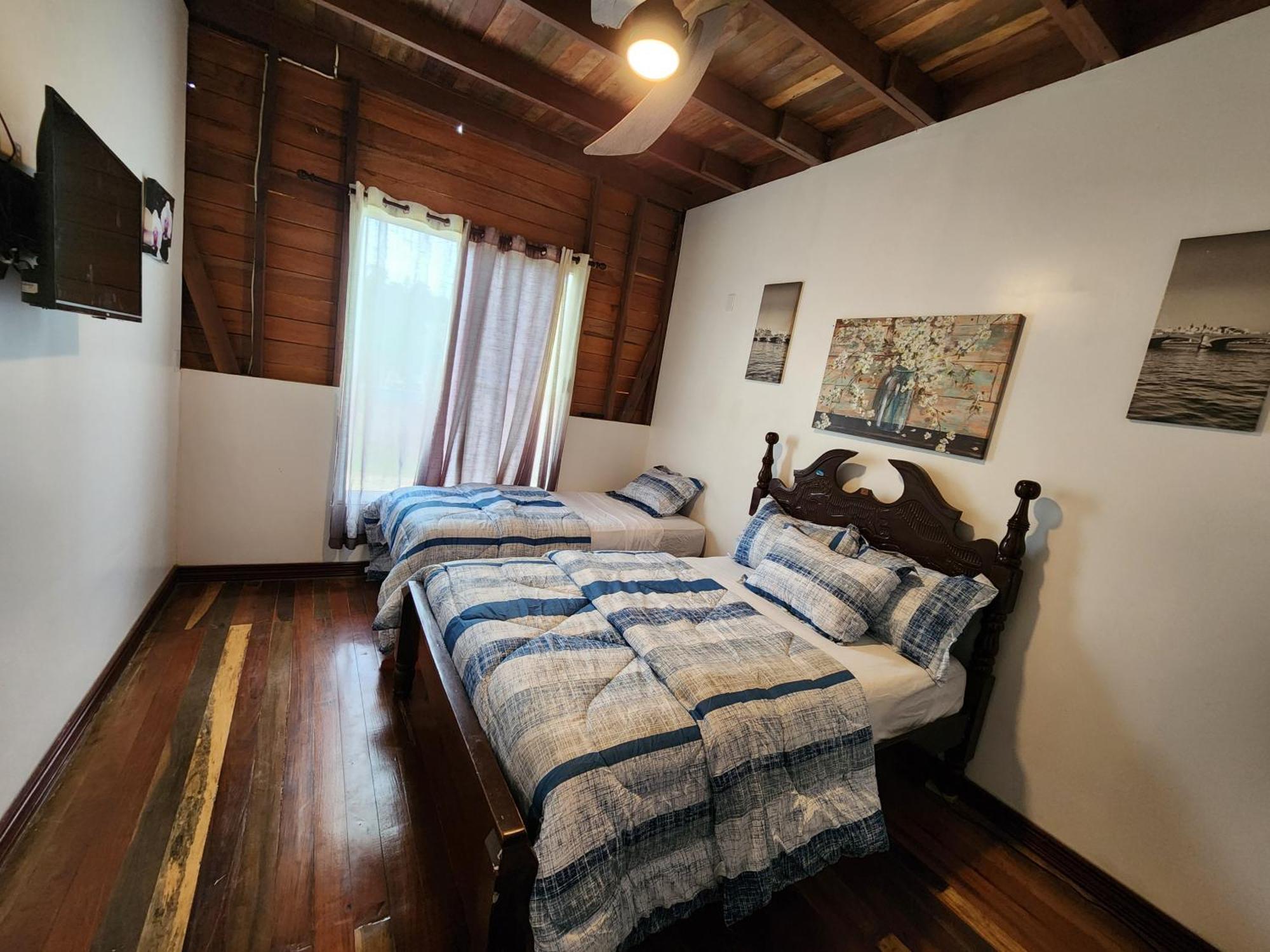 Seaside Chateau Resort Belize City Extérieur photo