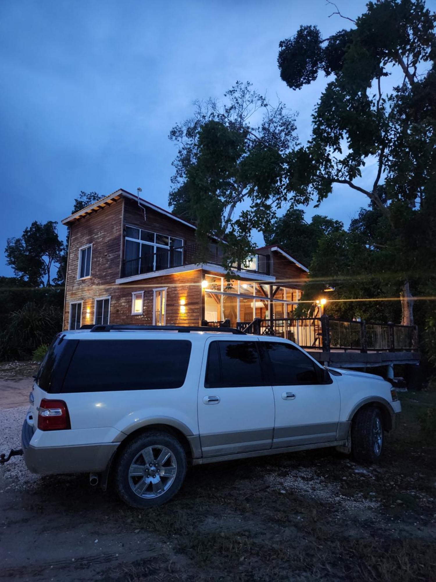 Seaside Chateau Resort Belize City Extérieur photo