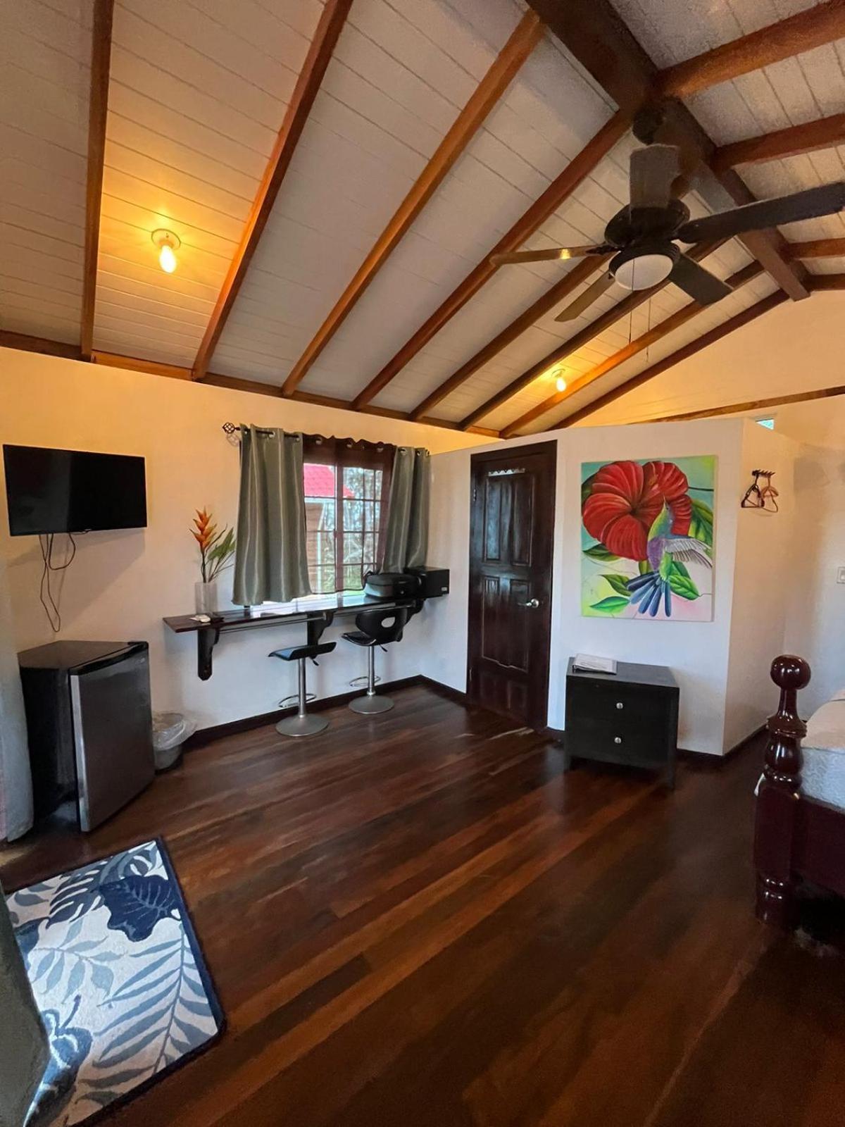 Seaside Chateau Resort Belize City Extérieur photo