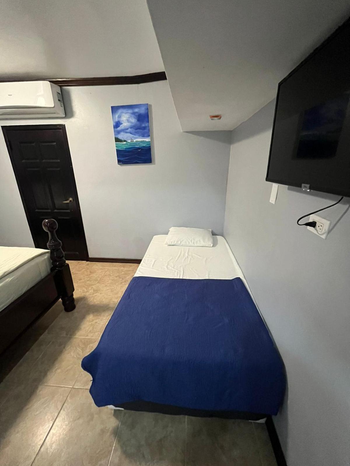Seaside Chateau Resort Belize City Extérieur photo