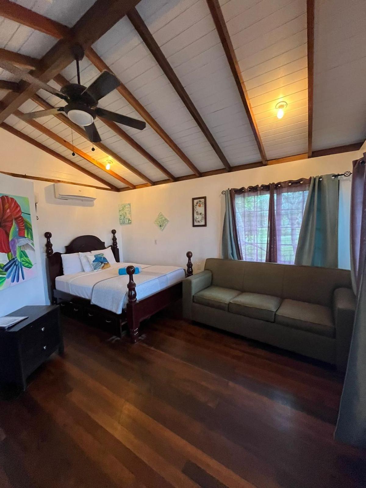 Seaside Chateau Resort Belize City Extérieur photo