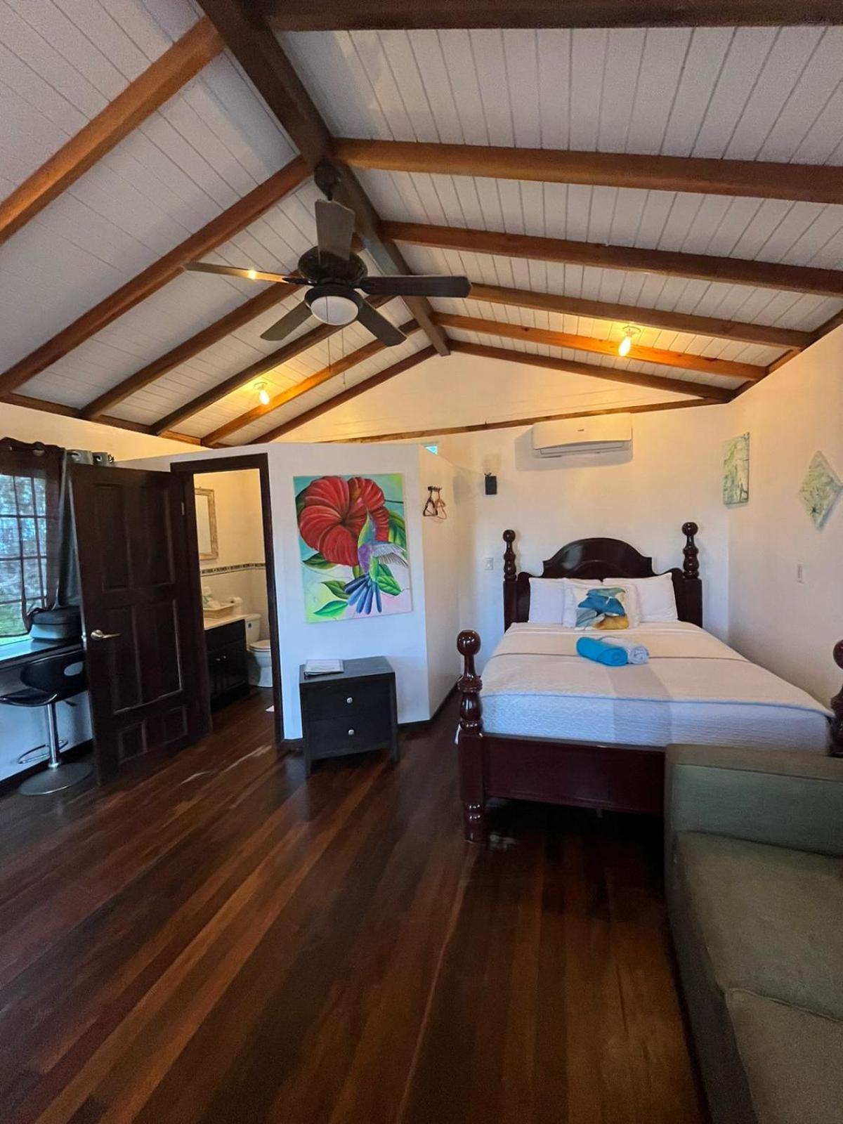 Seaside Chateau Resort Belize City Extérieur photo