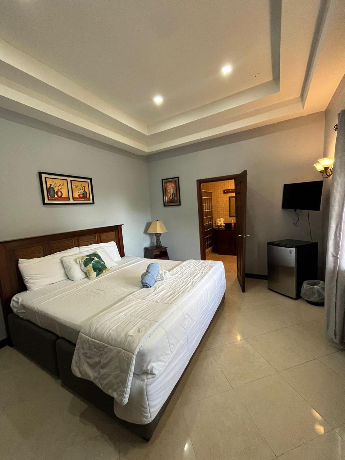 Seaside Chateau Resort Belize City Extérieur photo