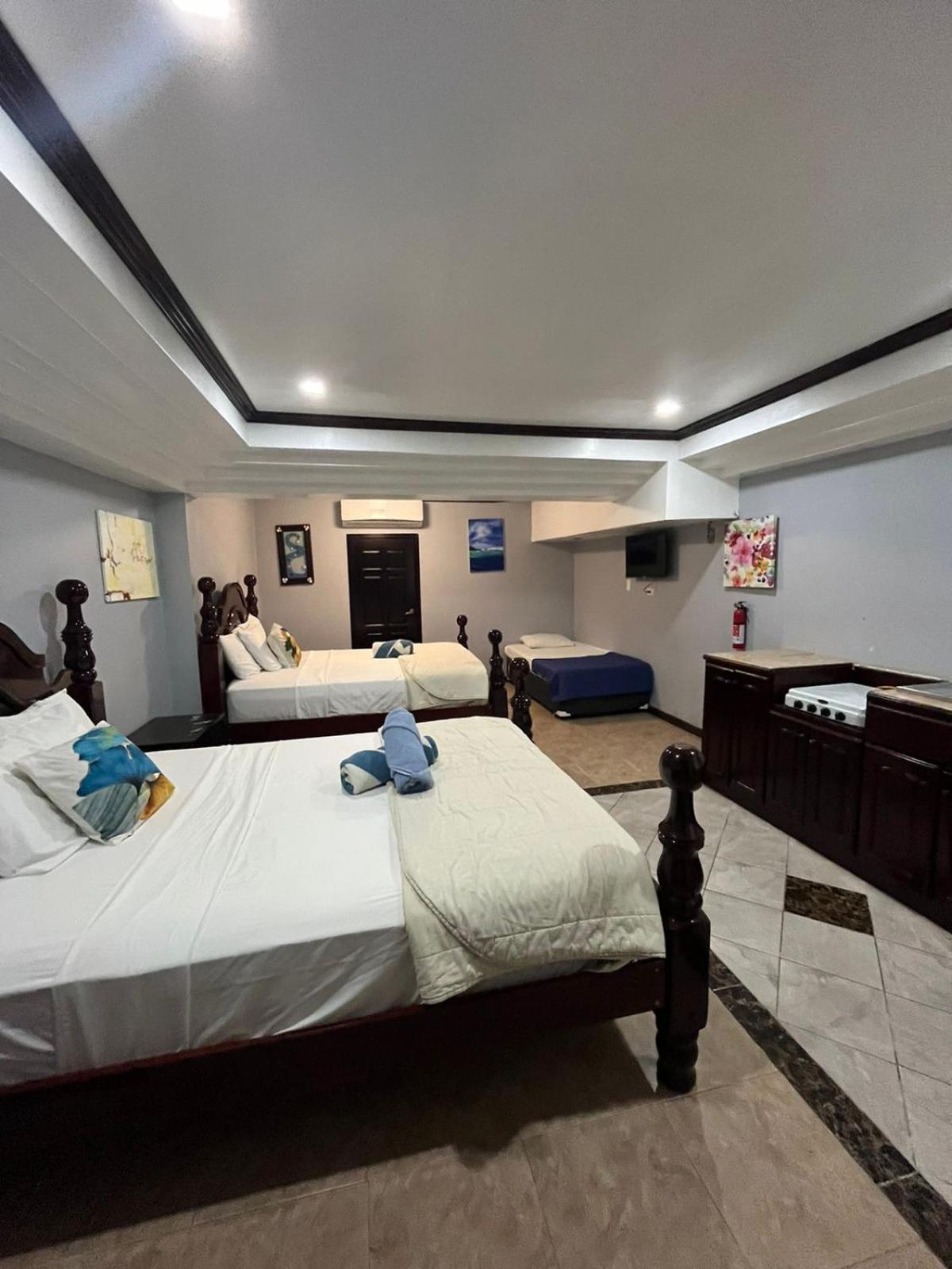 Seaside Chateau Resort Belize City Extérieur photo