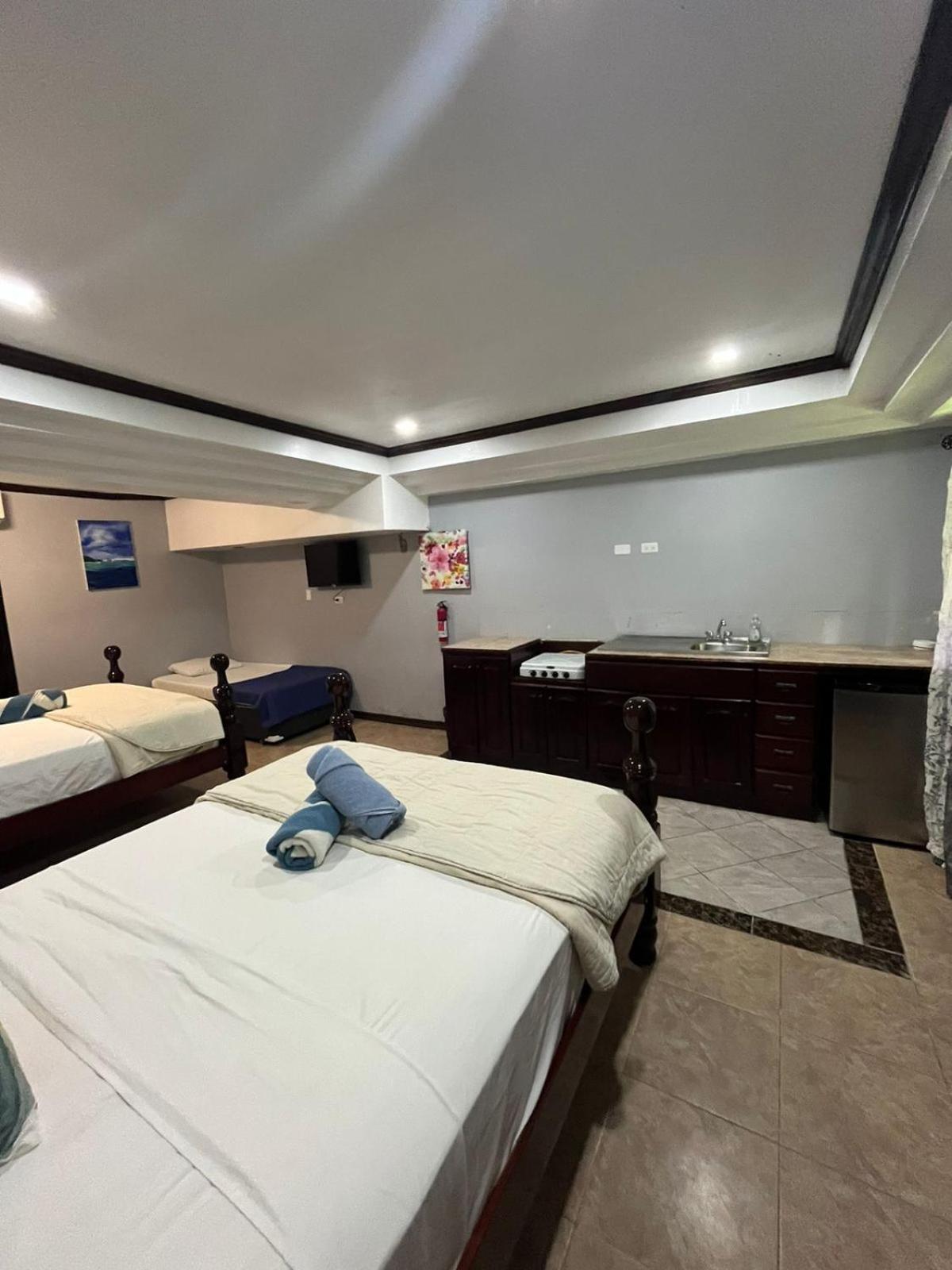 Seaside Chateau Resort Belize City Extérieur photo