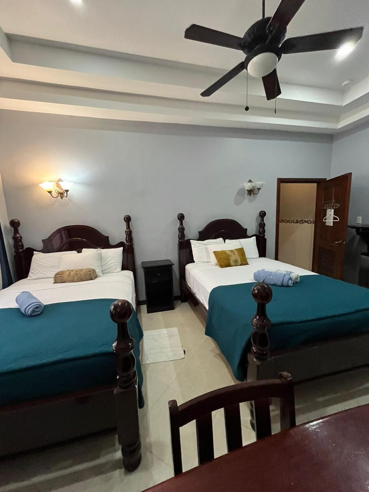 Seaside Chateau Resort Belize City Extérieur photo