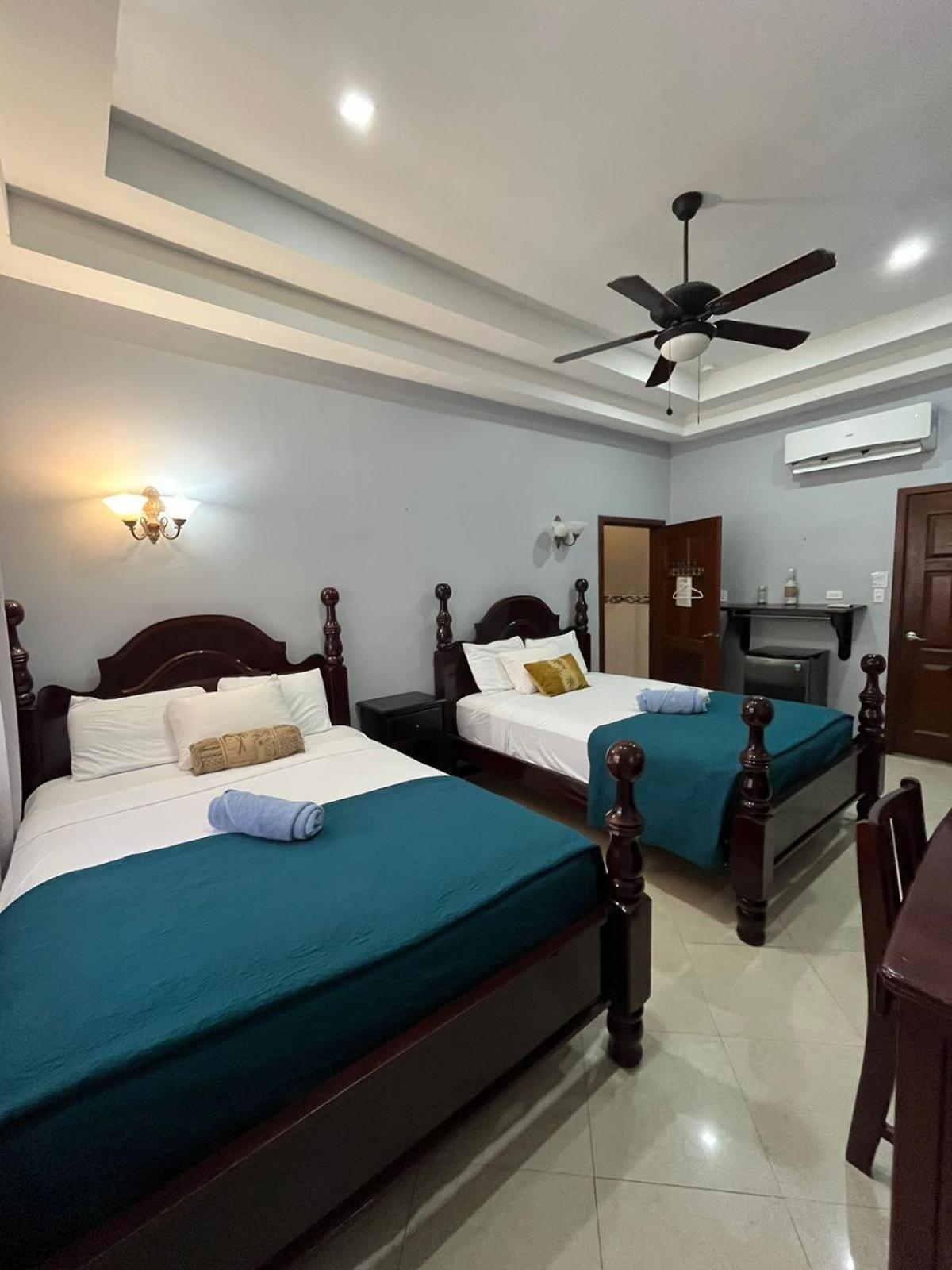 Seaside Chateau Resort Belize City Extérieur photo
