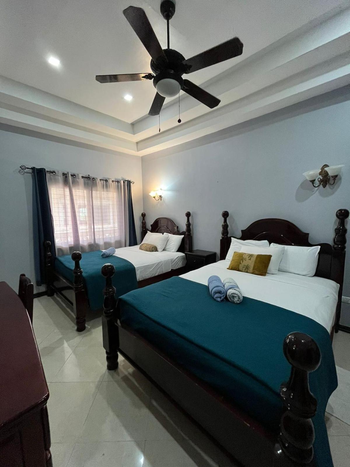 Seaside Chateau Resort Belize City Extérieur photo