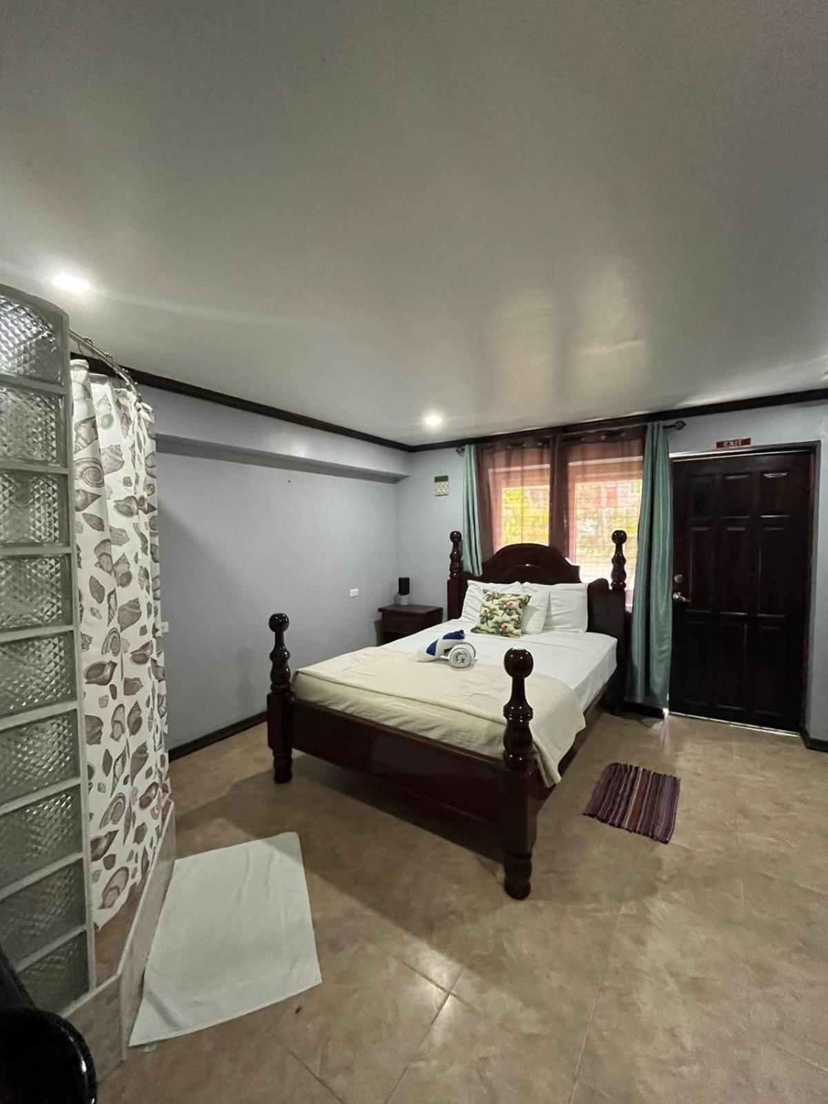 Seaside Chateau Resort Belize City Extérieur photo