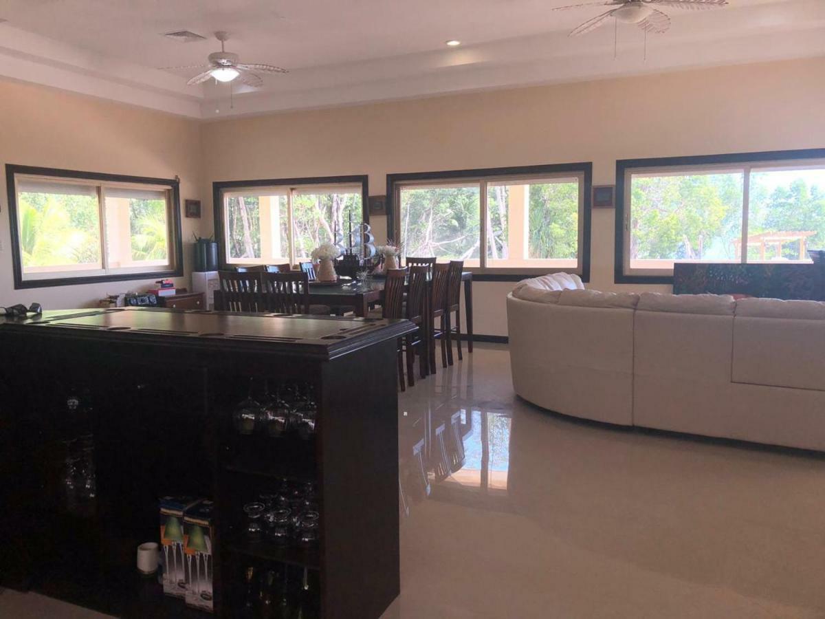 Seaside Chateau Resort Belize City Extérieur photo